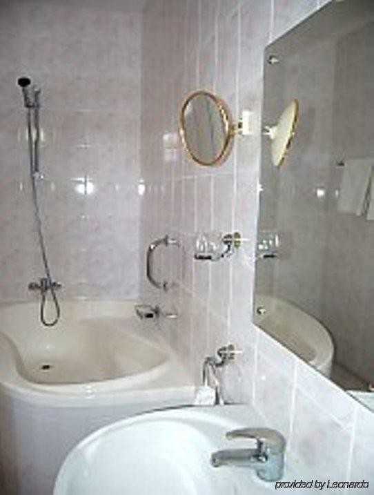 Elite Hotel Oradea Phòng bức ảnh