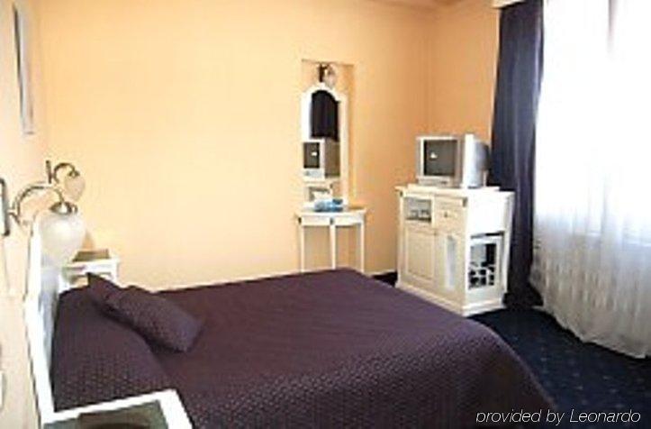 Elite Hotel Oradea Phòng bức ảnh